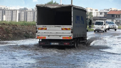 Bursa’da sağanak yağış ve dolu etkili oldu