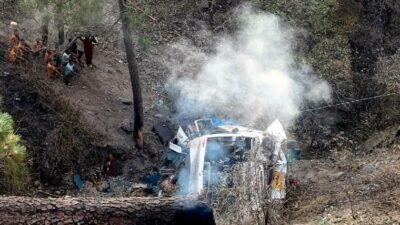 Otobüs uçuruma yuvarlandı: 22 ölü, 69 yaralı