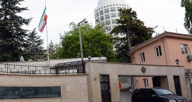İran’ın Bakü Büyükelçiliği’nde bayrak yarıya indirildi