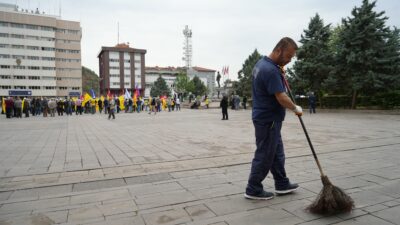 Bir tarafta kutlama, diğer tarafta ekmek parası