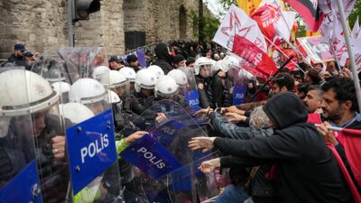 Saraçhane’de 1 Mayıs müdahalesi fotoğraf karelerine yansıdı