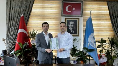 Bursa’da Başkan ilk maaşını kendine değil öğrencilere ayırdı