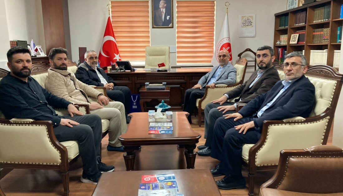 Bursa’dan gelen heyet Ulu Cami ve Paşa Camii’ni gezdi Bursa’dan gelen heyet Ulu Cami ve Paşa Camii’ni gezdi