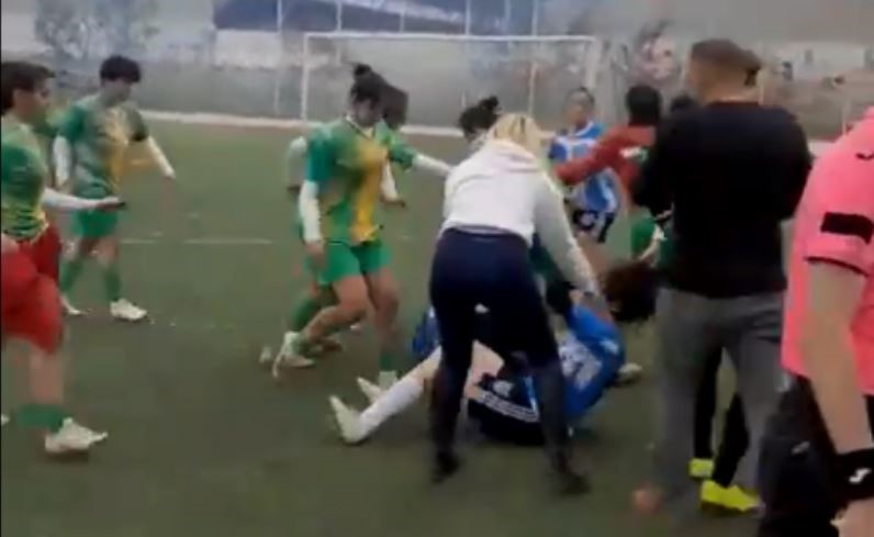 Kadınların futbol maçındaki kavga kamerada: 7 yaralı