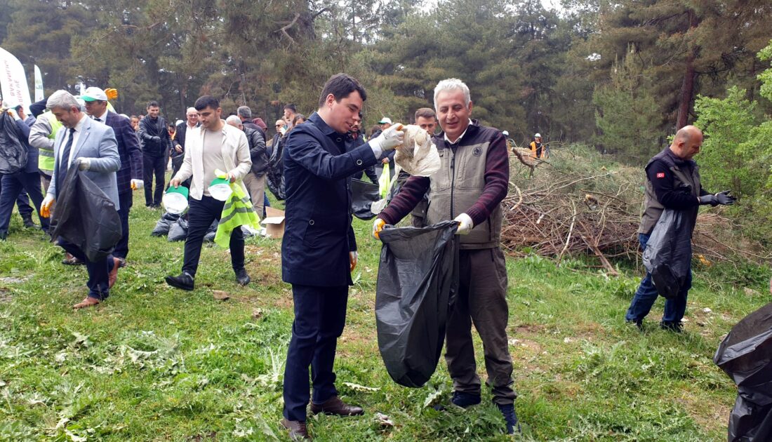 Orhaneli ormanlarında çöpler toplandı