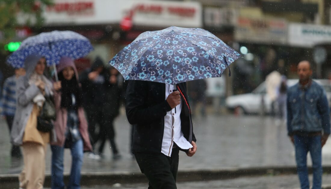 Bursa’da sağanak yağış ve dolu hayatı felç etti
