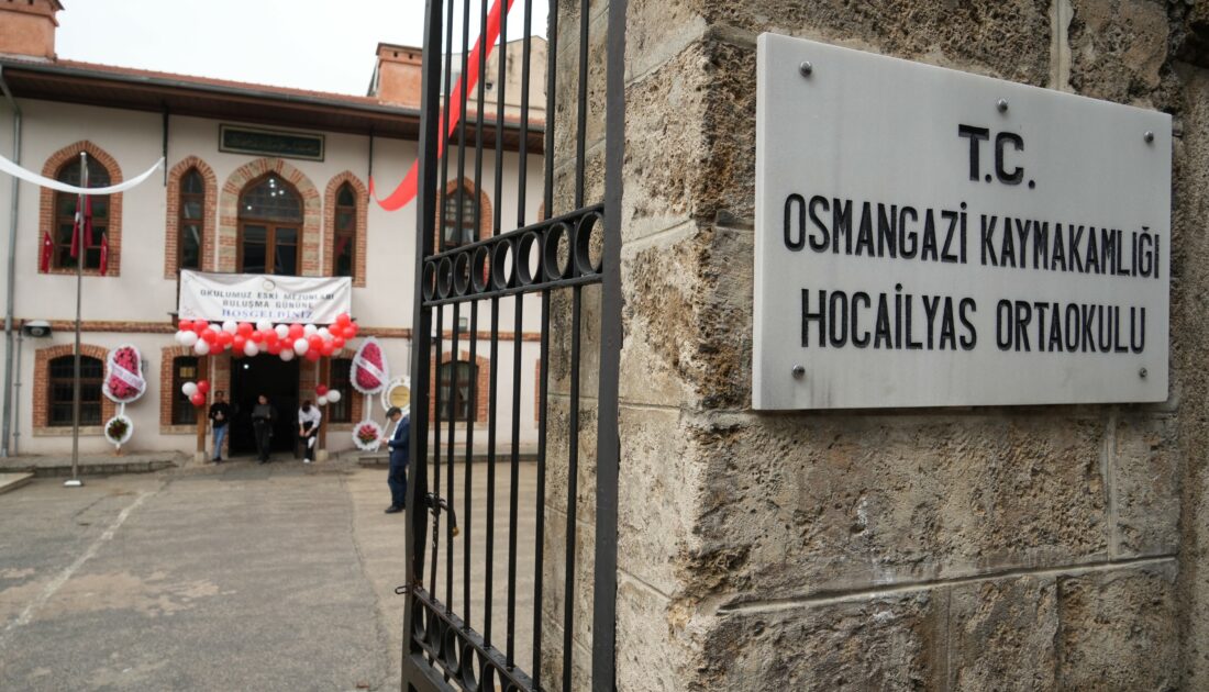 Bursa’da eski mezunlar bir araya gelerek öğrencilik günlerini canlandırdı