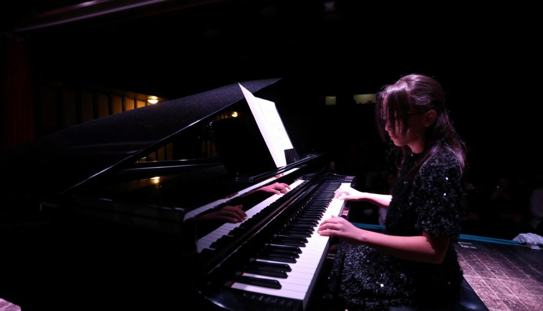 Bursa’da piyanonun küçük üstatları performanslarıyla mest etti