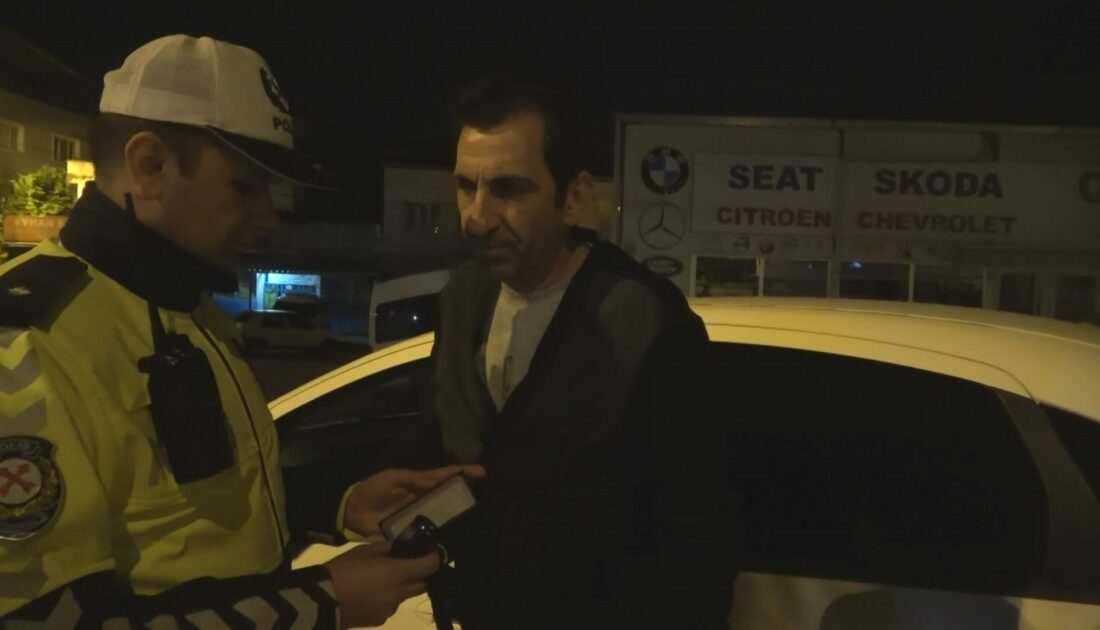 Bursa’da alkollü sürücü uygulamadan kaçarken refüje çıktı