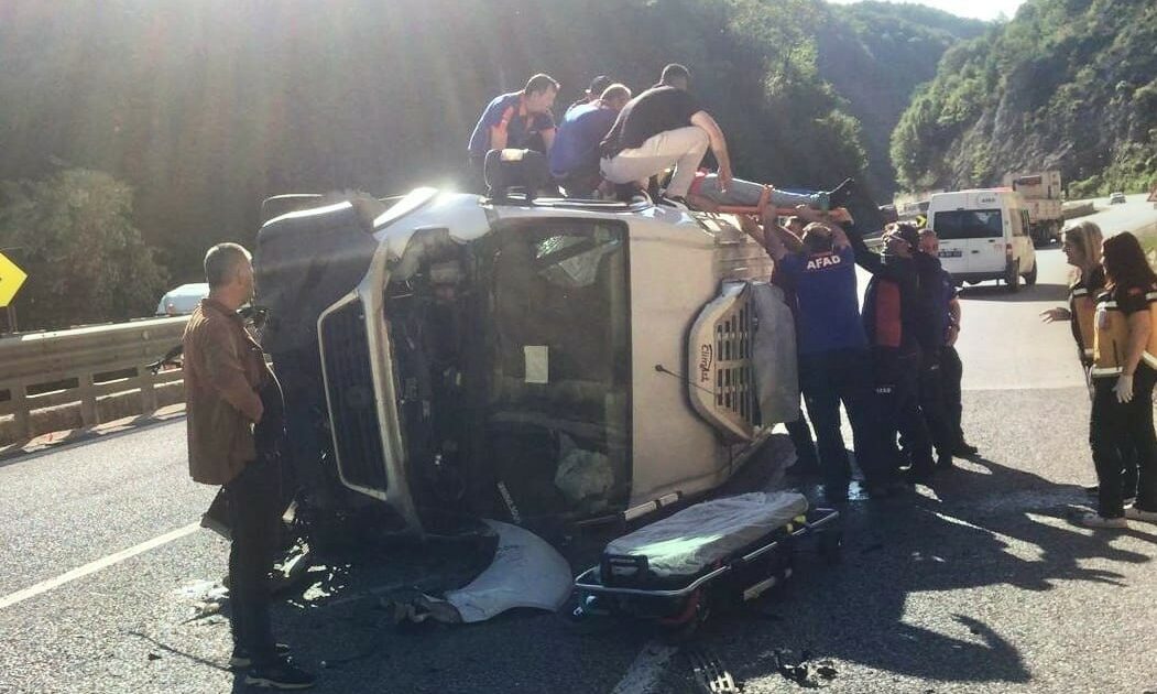 Bursa’da feci kaza! Minibüste sıkışan sürücü AFAD yardımıyla çıkarıldı