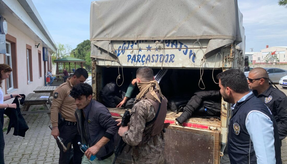 Kamyonet kasasında 36 kaçak göçmen yakalandı