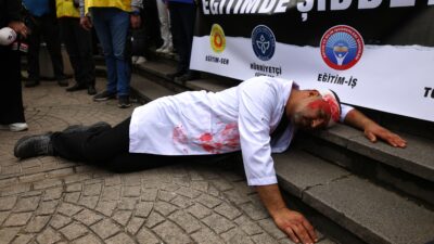 Bursa’da binlerce öğretmen eğitimde şiddet için sokaklarda!