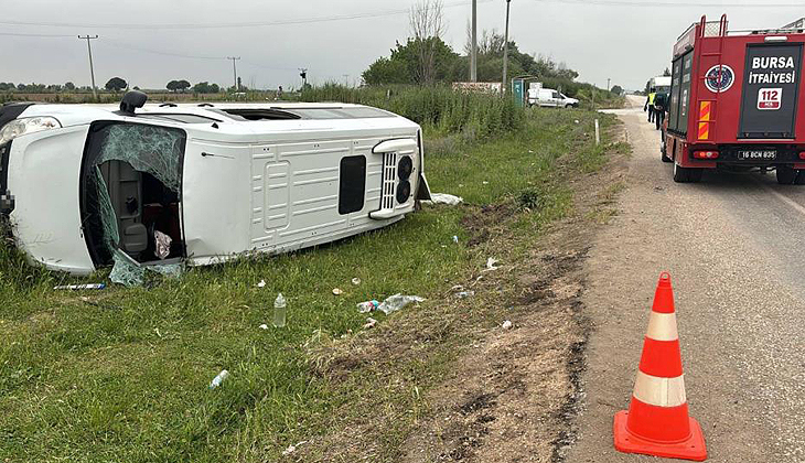 Bursa’da servis aracı ile TIR çarpıştı