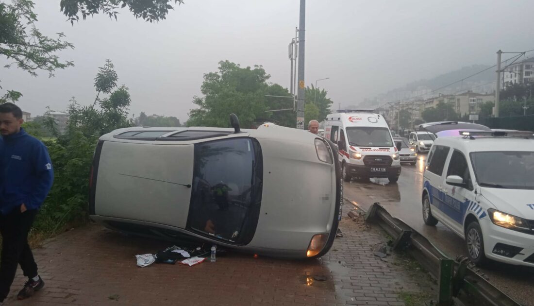 Bursa’da feci kaza! Kontrolden çıkan otomobil yan yattı