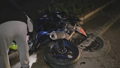 Bursa’da otomobile çarpan motosiklet sürücüsü yaralandı