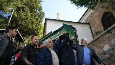 Ayasofya için yargı yolunu açmıştı: Bursa’da son yolculuğuna uğurlandı