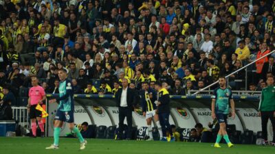 Fenerbahçe tribünlerinden ‘yönetim istifa’ sesleri