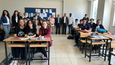 Bursa’da yabancı öğretim görevlilerinden liseli öğrencilere İngilizce dersi