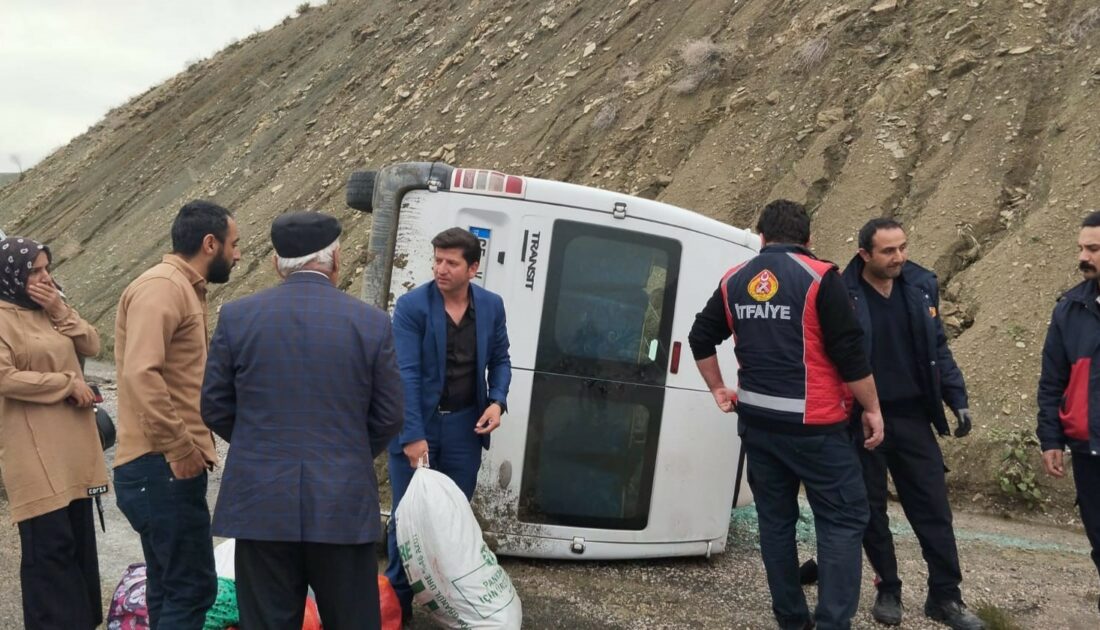 Van’da kontrolden çıkan minibüs yan yattı: 3 yaralı