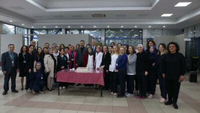 Bursa’da hastane personeli Hemşireler Günü’nü hastalarla birlikte kutladı