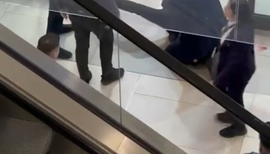 Bursa’da hastanede kendine jiletle zarar verdi, güvenlikler son anda yetişti