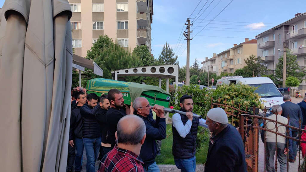 Düğün dönüşü kazada hayatını kaybeden kadına son veda