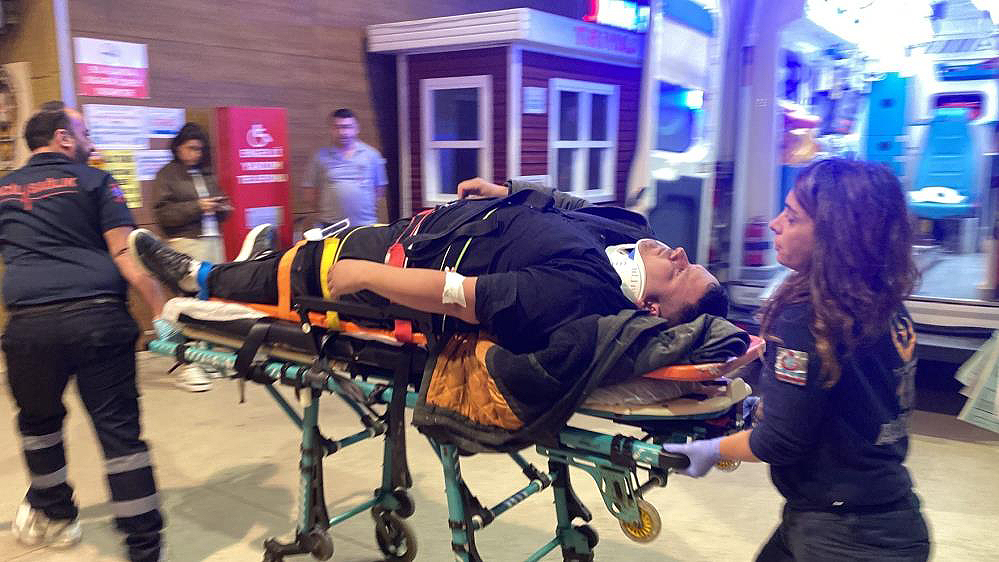 Bursa’da motosiklet yayaya çarptı: 1’i ağır 2 kişi yaralandı