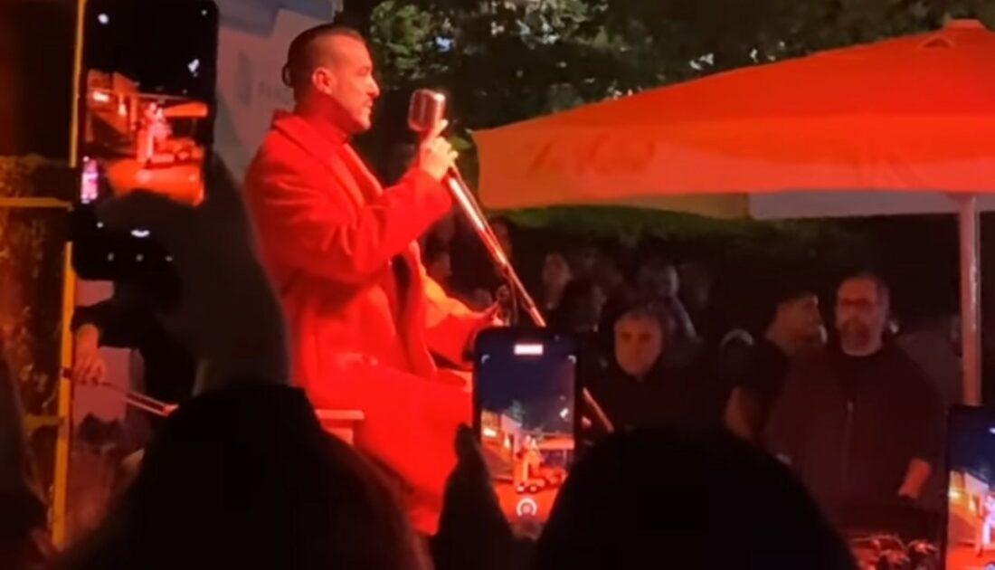 Cem Adrian Zonguldak’ta hayranlarıyla buluştu