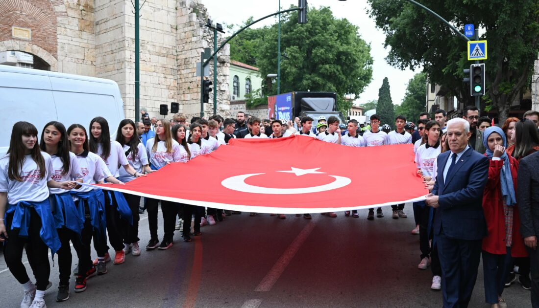 Bursa’da 19 Mayıs coşkusu kortej yürüyüşüyle başladı