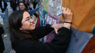 Bursa’da üniversiteli gençler festivalde eğlenerek stres attı