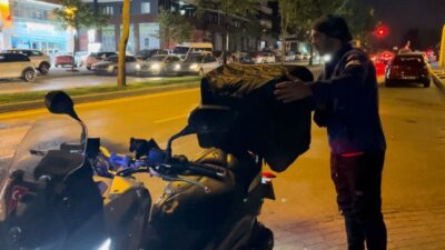 Bursa’da motokurye fahri müfettişlerden yediği cezaya tepki gösterdi