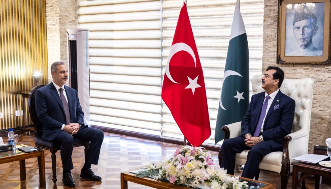 Dışişleri Bakanı Fidan, Pakistan Senato Başkanı Gilani ile görüştü