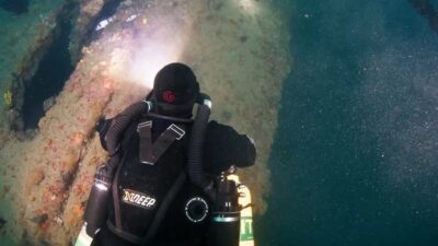 Çanakkale Savaşları’ndan kalma 109 yıllık batıkları su altı fotoğrafçısı Alex Dawson görüntüledi