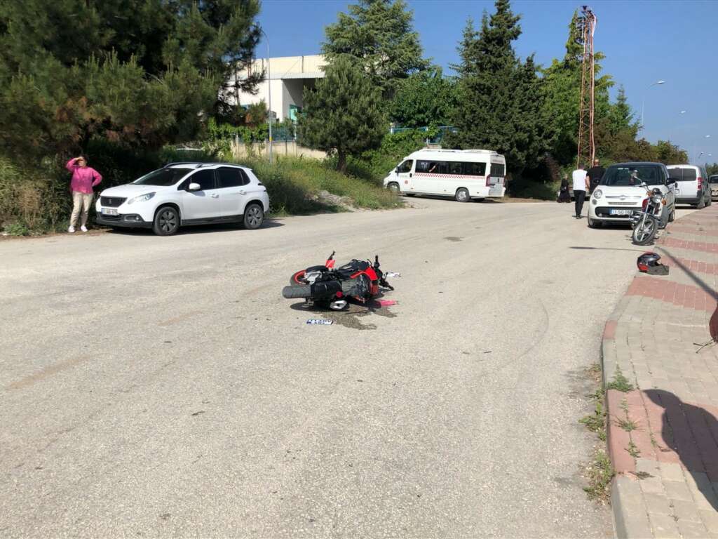 Kamyon ile motosiklet çarpıştı: Yaralı var
