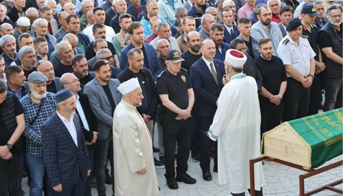 Burak Can’ın babası hayatını kaybetti Burak Can’ın babası hayatını kaybetti