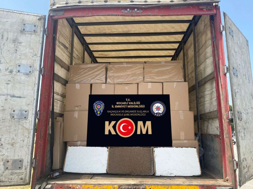 TEM otoyolunda milyonlarca içi dolu makaron ele geçirildi