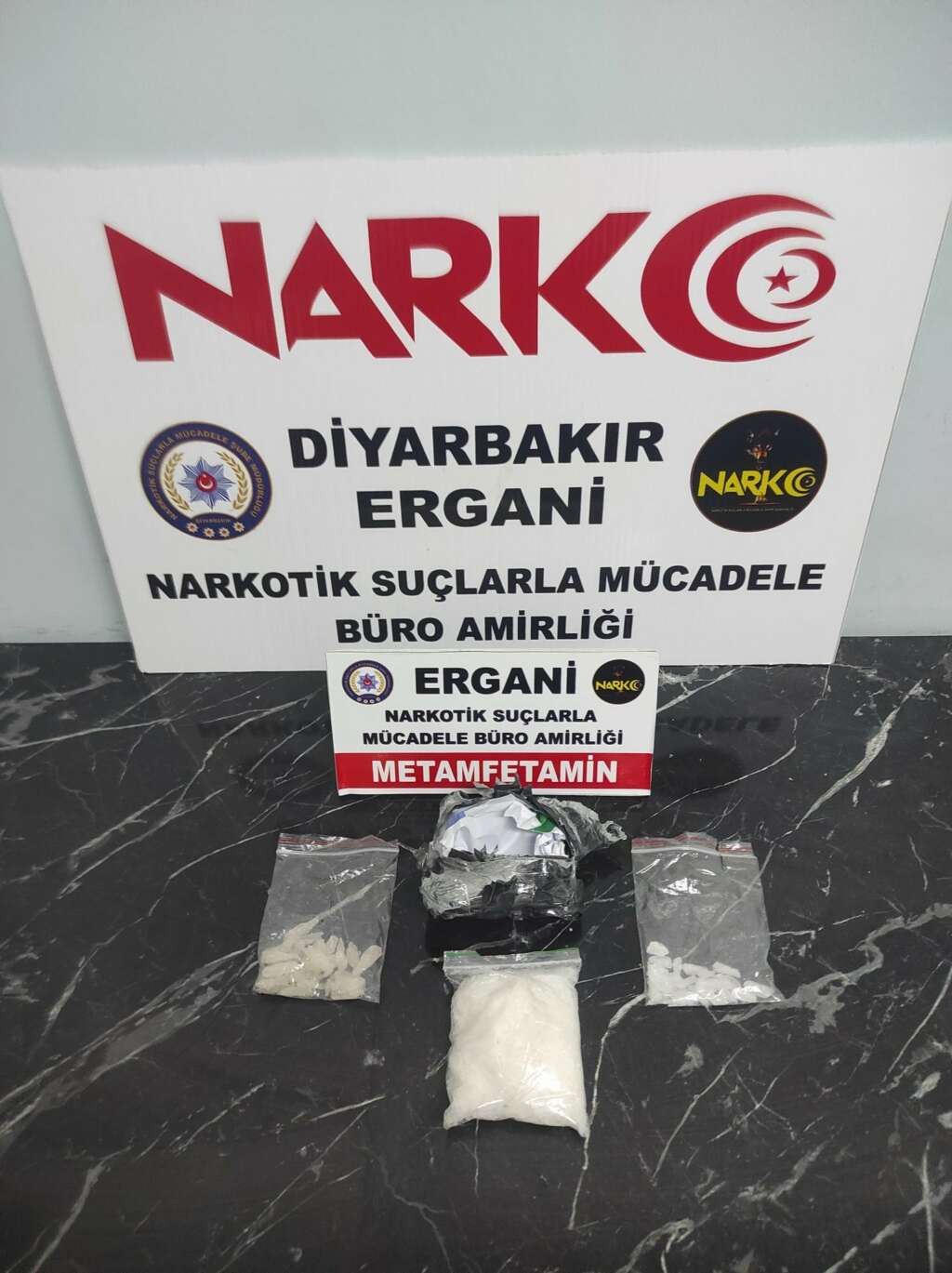 Şüpheli şahsın üzerinde uyuşturucu ele geçirildi