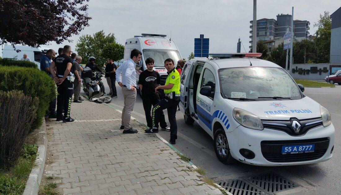 Otomobille çarpışan motokurye yaralandı