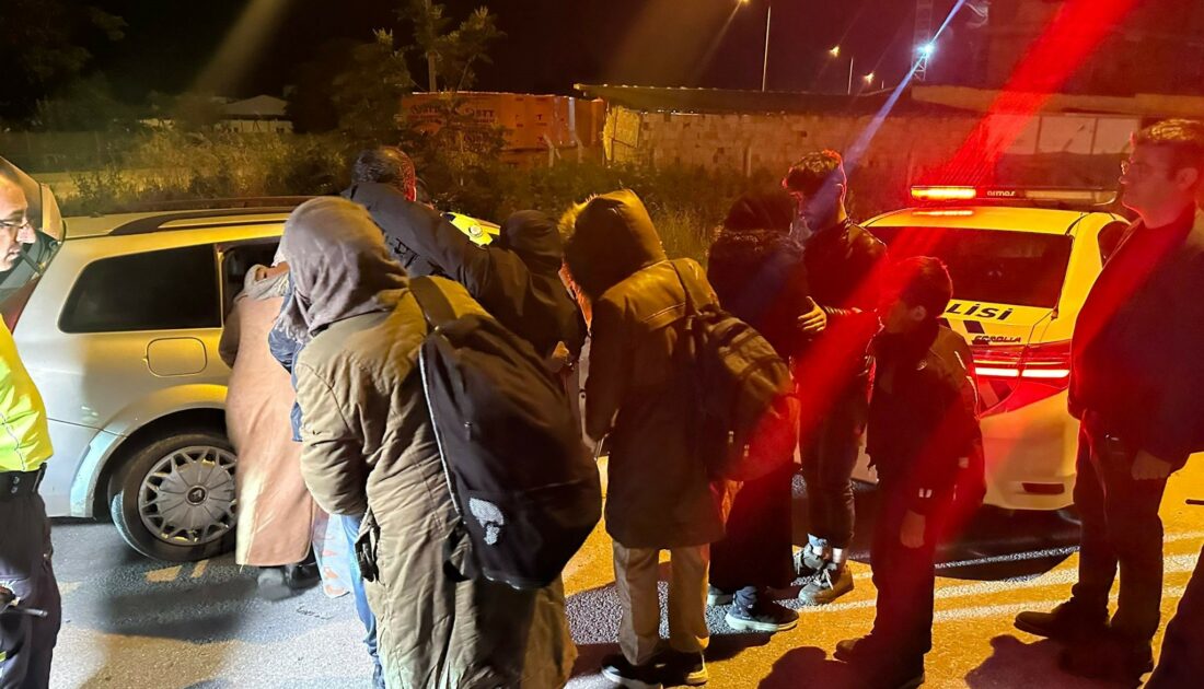 Dur ihtarına uymayan otomobilden 17 kişi çıktı