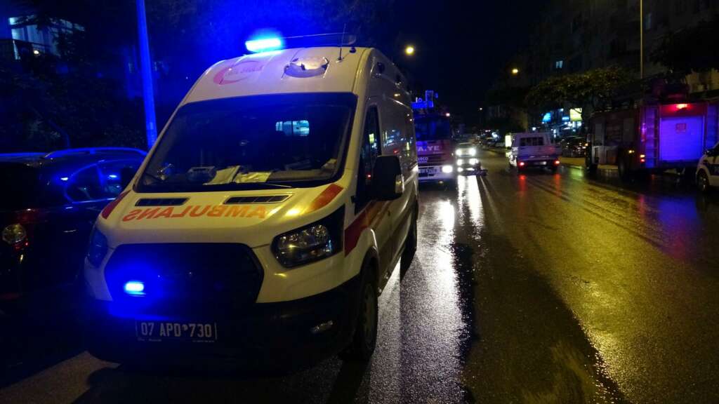 Balkondan düşen yaşlı kadının çığlıklarına komşuları yetişti