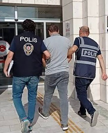 4 ayrı dosyadan yıllarca hapis cezası ile aranıyordu