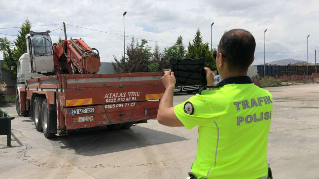 Motosiklet ile vinç çarpıştı: Yaralı var