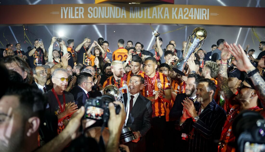 Galatasaray’dan 3 kupalı kutlama