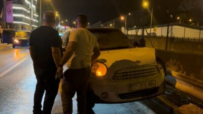Bursa’da feci kaza! Önce bariyere sonra otomobile çarptı