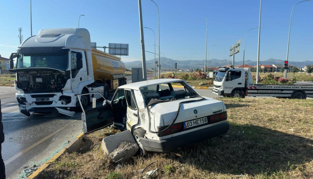Kırmızı ışık ihlali yapan çekici otomobile çarptı