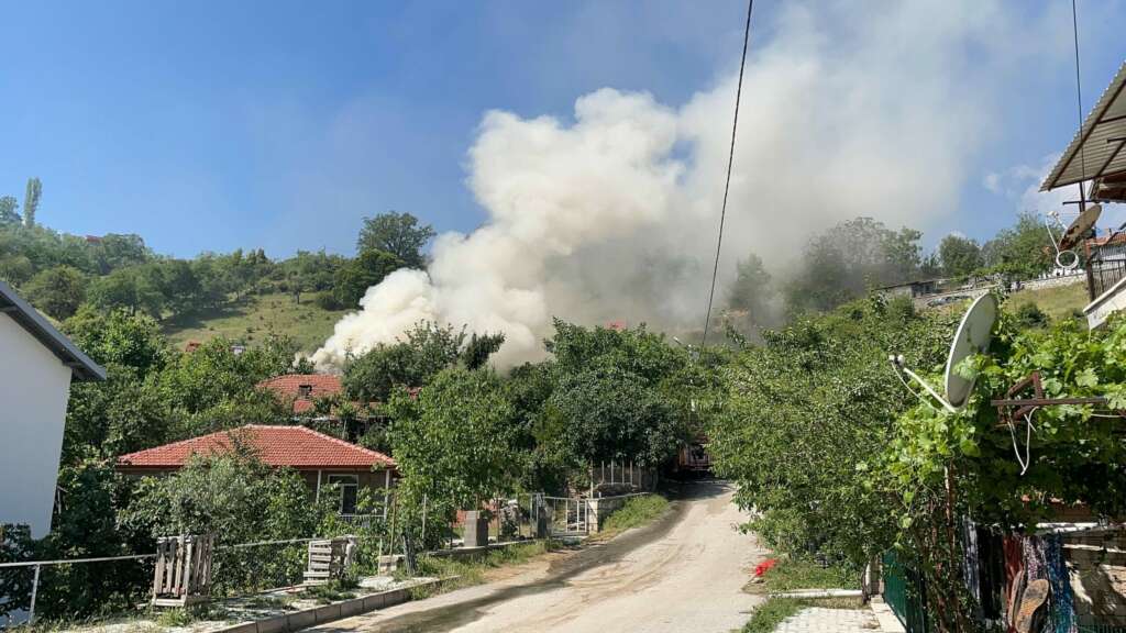 Sobadan çıkan yangında ev kullanılamaz hale geldi