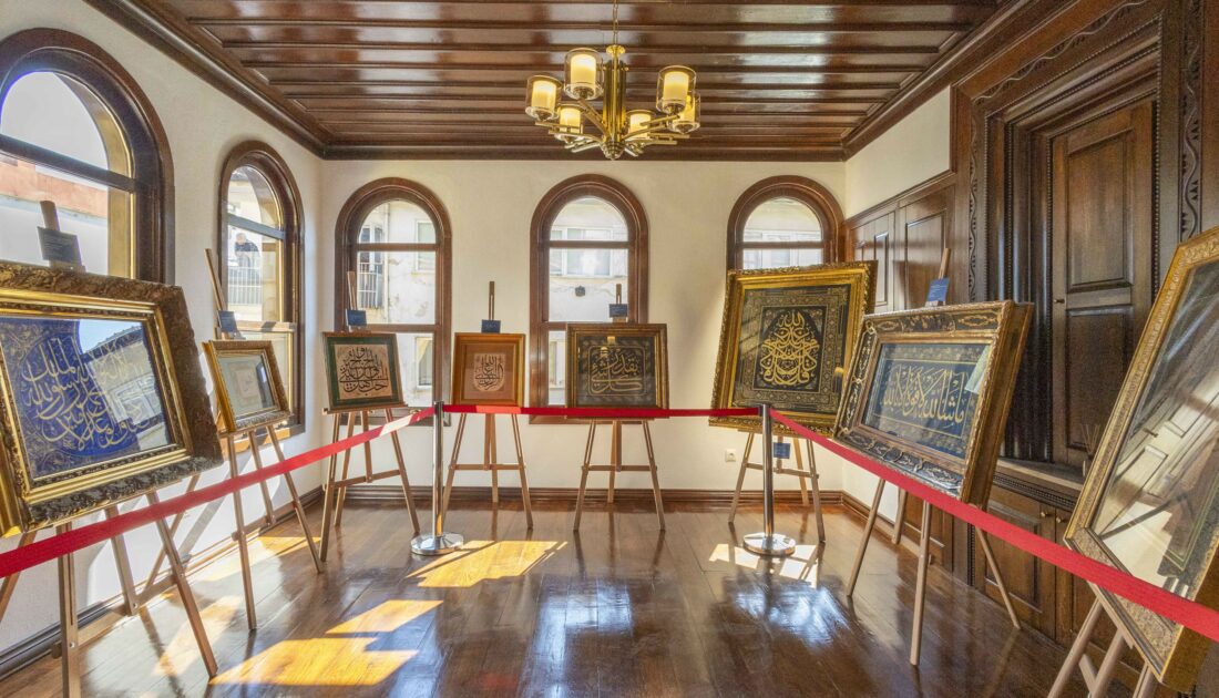 ‘Tarihin Akışında Meşhur Hattatlar’ sergisi Bursa’da ziyarete açıldı