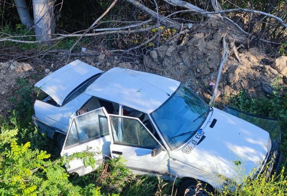 İki otomobilin çarpıştığı kazada 3 kişi yaralandı