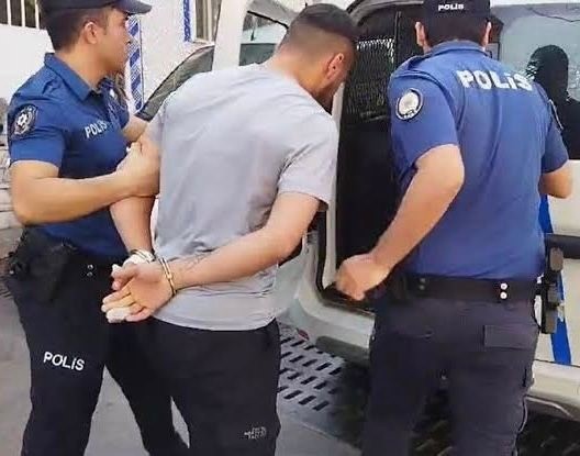 Parada sahtecilik suçundan hapis cezası ile aranıyordu