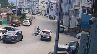Bursa’da otomobil motosiklet ile çarpıştı